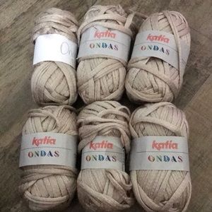 6 rolls of ONDAS yarn